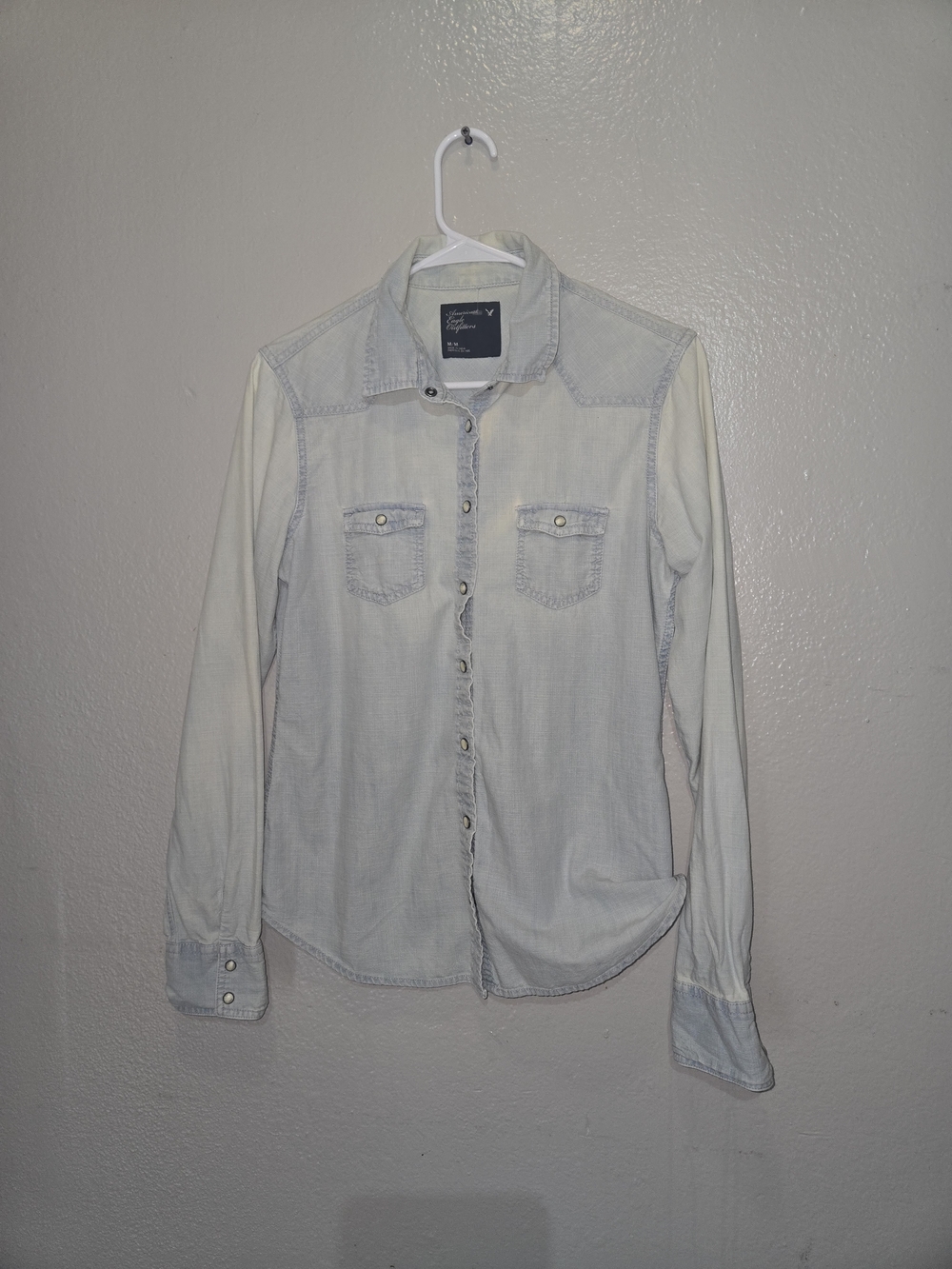 American Eagle Mens Western Shirt Medium M Light Wash Denim Pearl Snap Slim